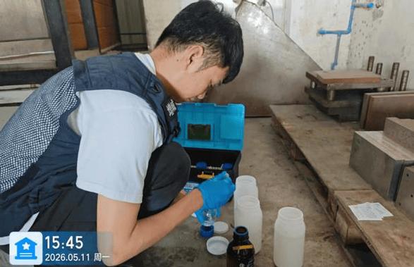 接收水样后,实验室立即投入工作,对水样中关键污染指标进行分析